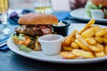 How Running A Fast Food Franchise Is The Answer To Financial Success In The Field