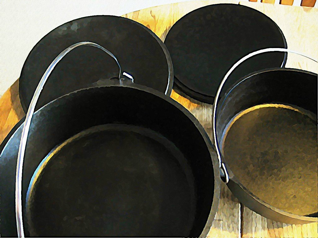 How to Choose a Dutch Oven: Size, Material and Heat Limits