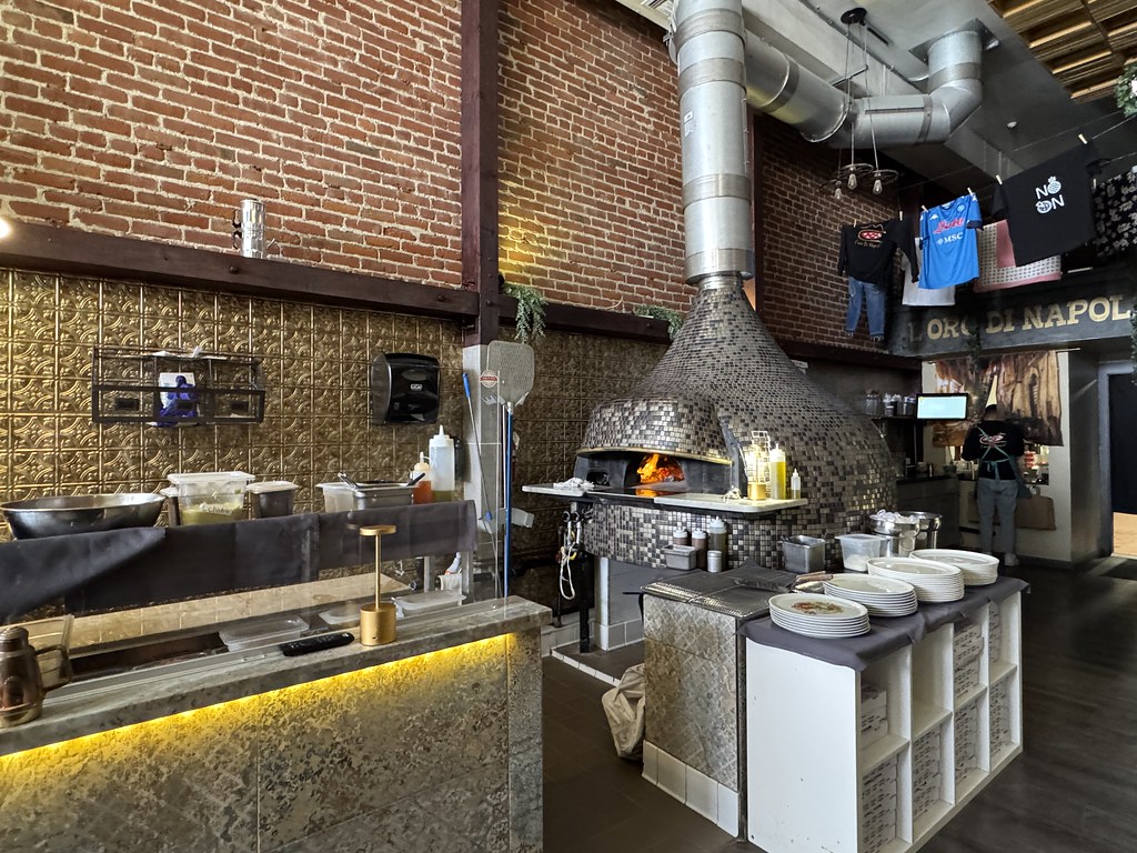 Pizza oven