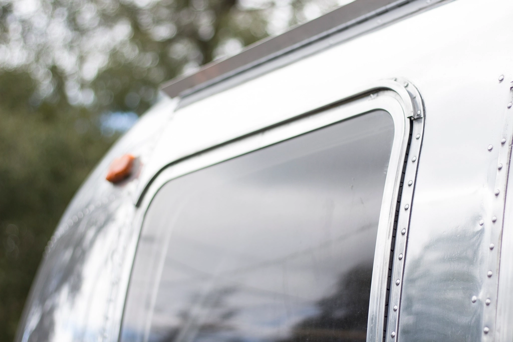 Reflection silver metal caravan window