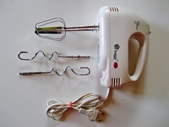 Stand Mixer vs Hand Mixer: Which Do You Need