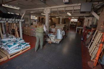 What Restaurant Owners Should Know About Pallet Shipping