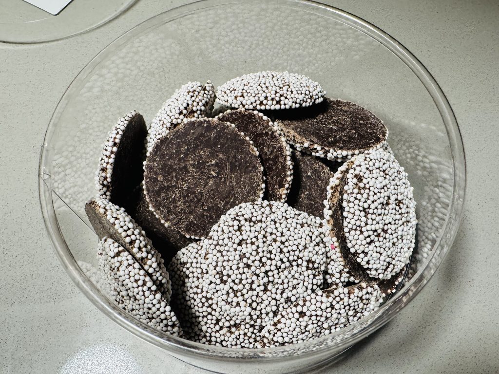 Dark chocolate discs